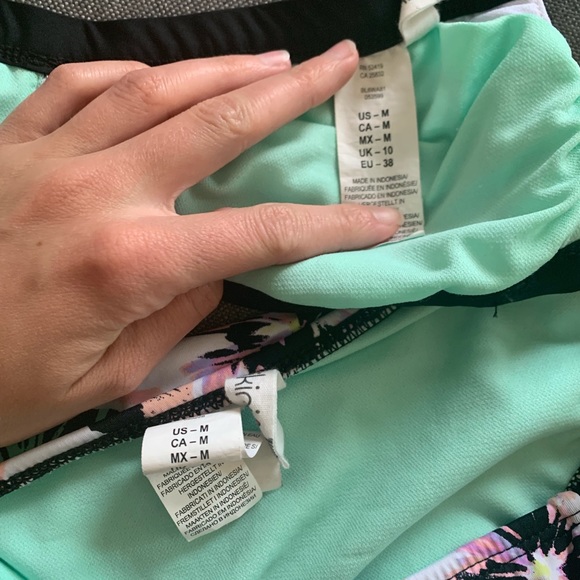 Bikini - Picture 2 of 4